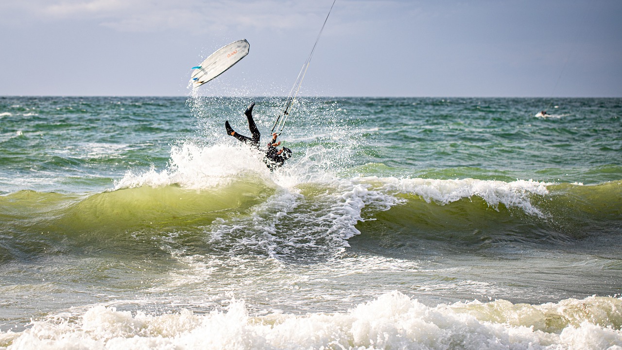 kitesurfer-7217130_1280